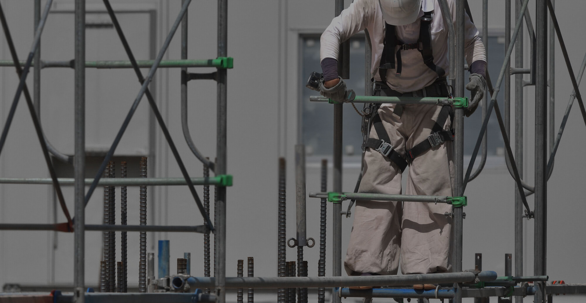 人を想い、現場を支える。 札幌市の足場鳶なら、株式会社友愛工業。